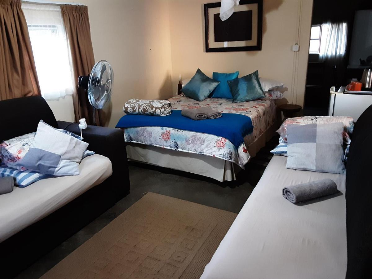 Kai-Oms Backpackers Lodge Outjo Zewnętrze zdjęcie